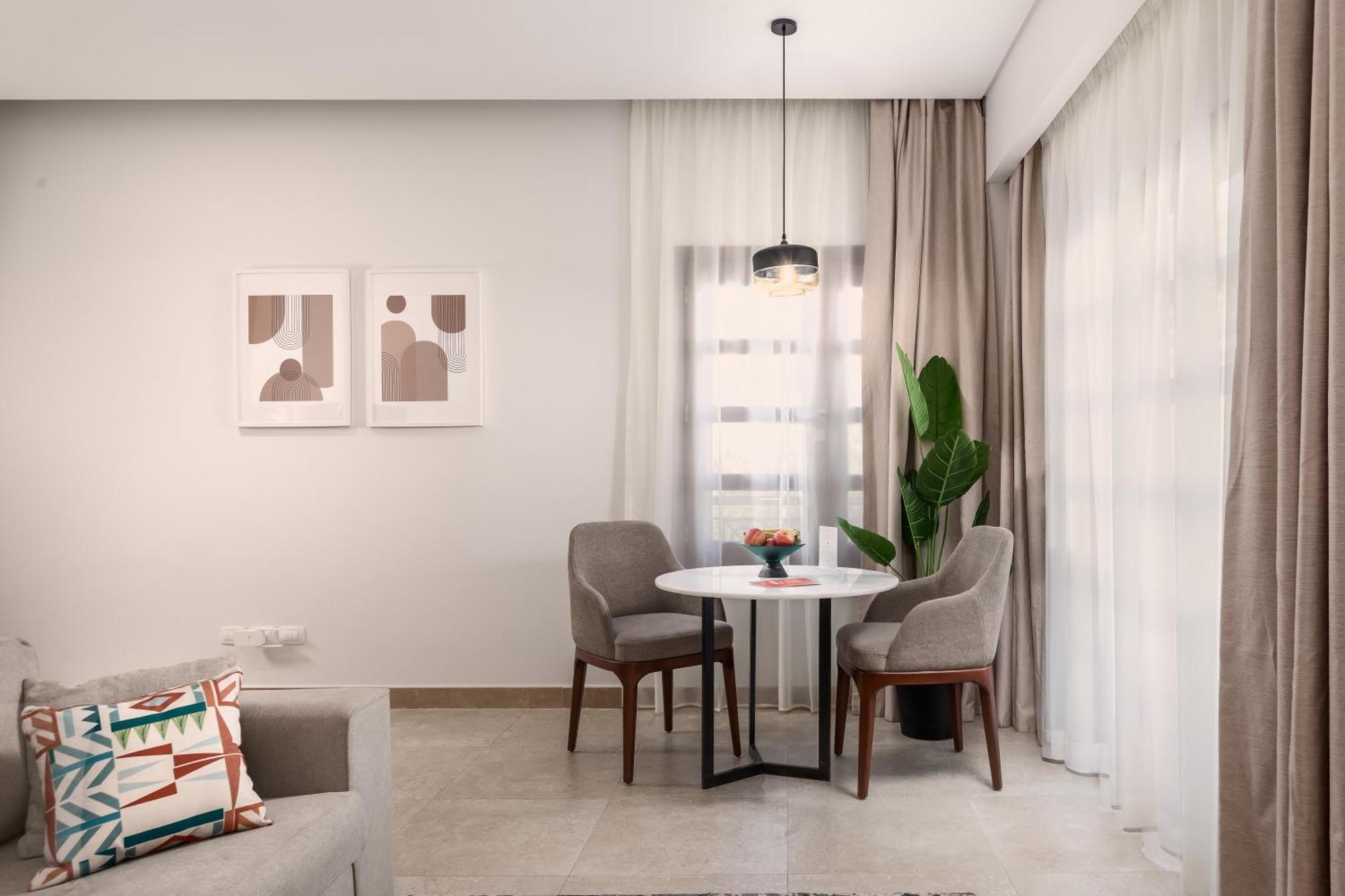 Livingville Nine * Cairo